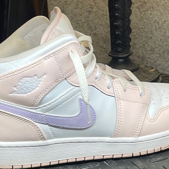 Jordan Pink and Purple Sneakers Air 1 Mid - Picture 1 of 6